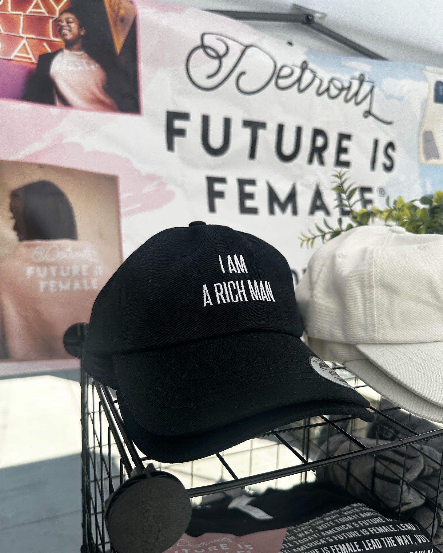 I am a rich man - Embroidered Organic Cap